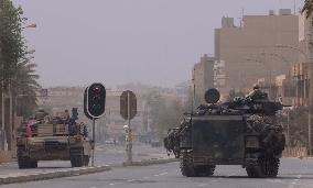 (12)Saddam's grip on Baghdad collapses
